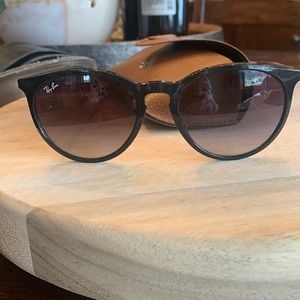 Black Ray Ban sunglasses with case